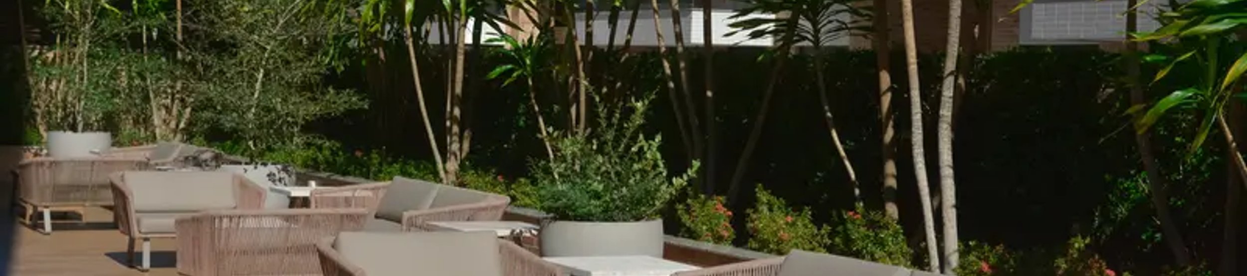 área de lazer com jardim